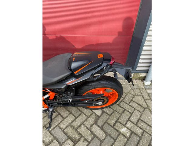ktm - 690-duke-r-abs