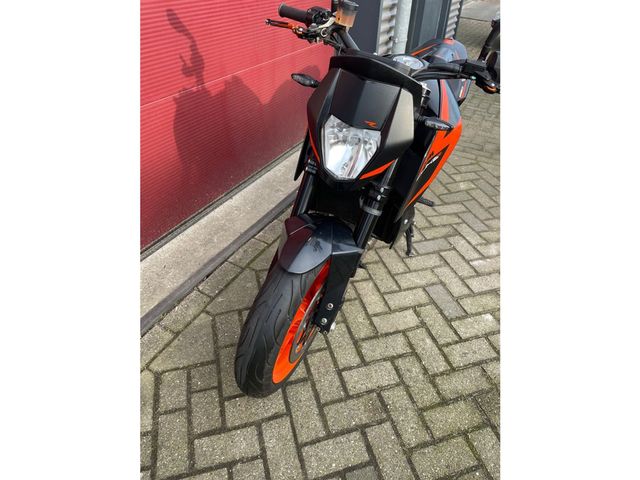 ktm - 690-duke-r-abs
