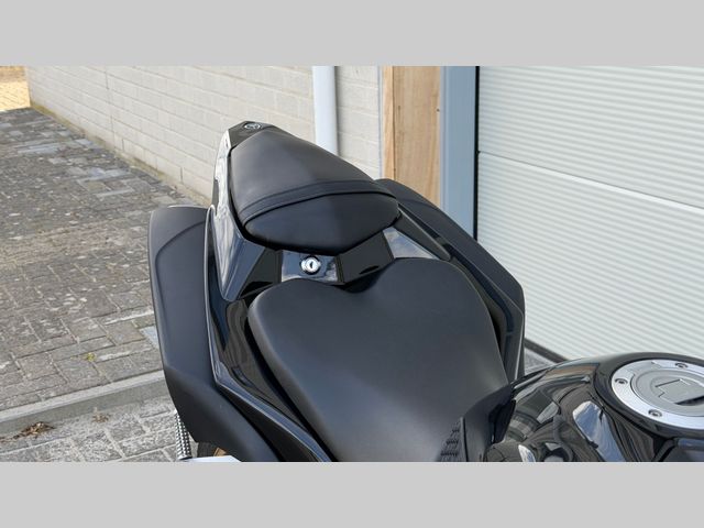 yamaha - yzf-r1