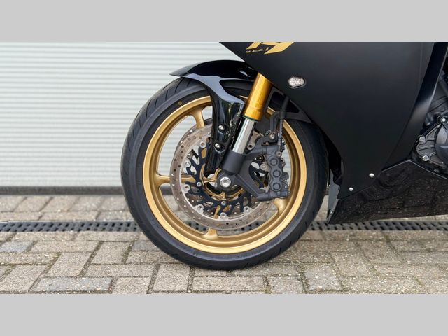 yamaha - yzf-r1