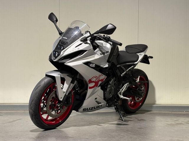 suzuki - gsx-8r