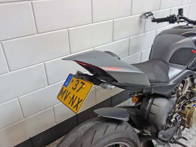 ducati - streetfighter-v4s