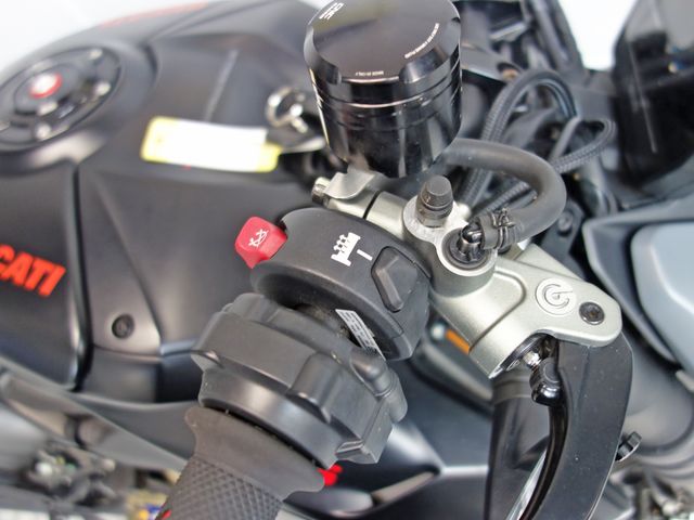 ducati - streetfighter-v4s