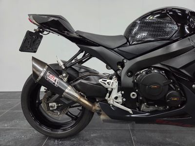 SUZUKI GSX-R 750 – foto 4