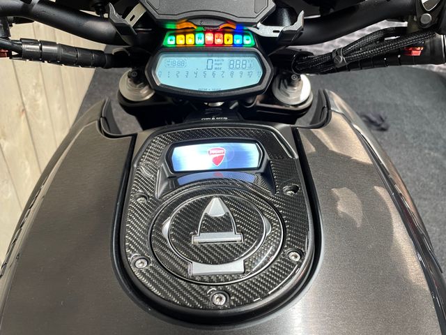 ducati - diavel-cromo