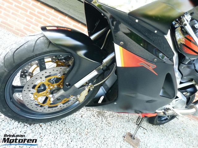 aprilia - rsv-1000-r