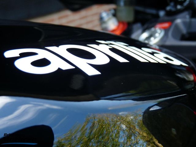 aprilia - rsv-1000-r