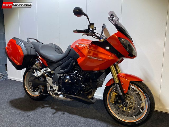 triumph - tiger-1050