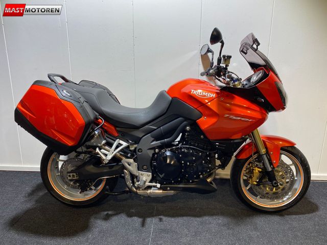 triumph - tiger-1050