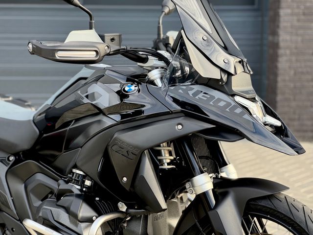 bmw - r-1300-gs-triple-black