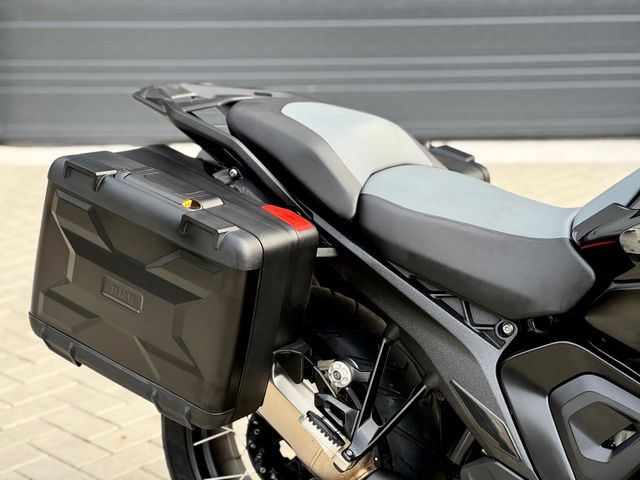 bmw - r-1300-gs-triple-black