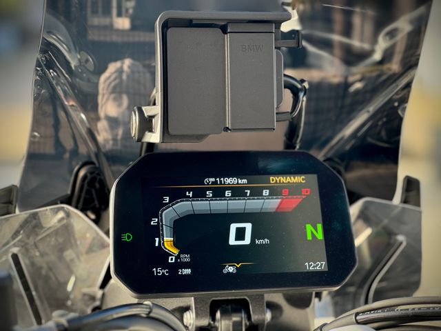 bmw - r-1300-gs-triple-black