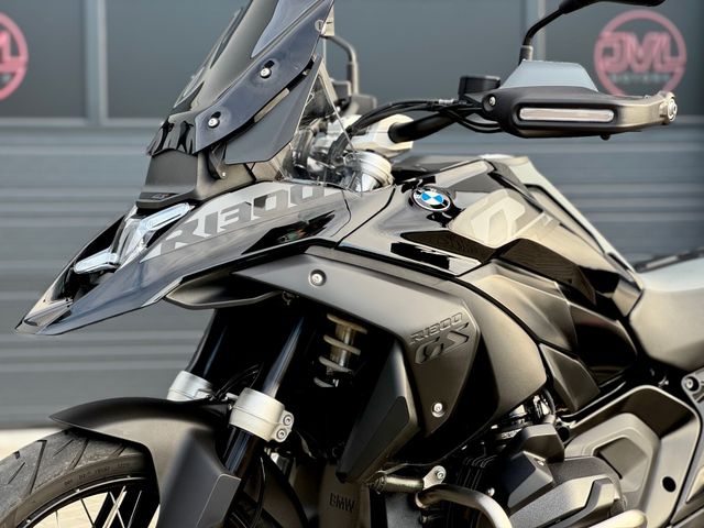 bmw - r-1300-gs-triple-black
