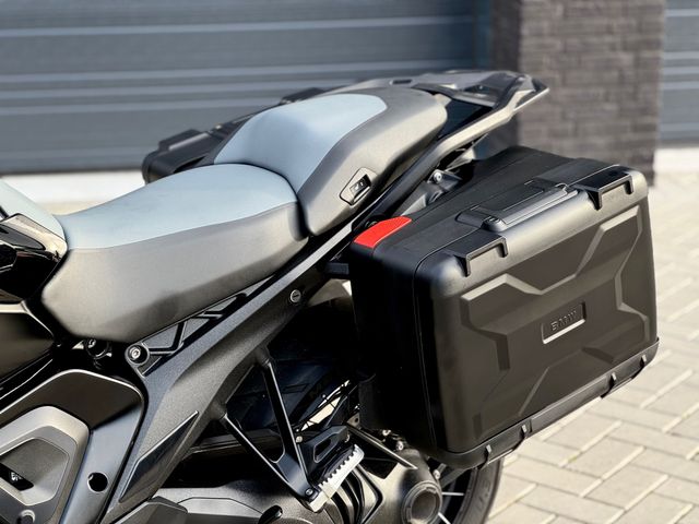 bmw - r-1300-gs-triple-black