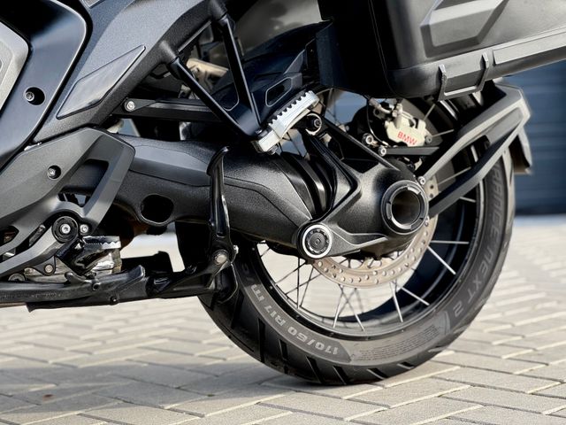 bmw - r-1300-gs-triple-black