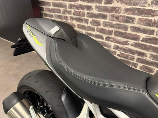 triumph - speed-triple-1200-rs