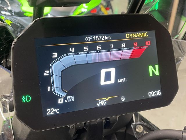 bmw - r-1300-gs-triple-black