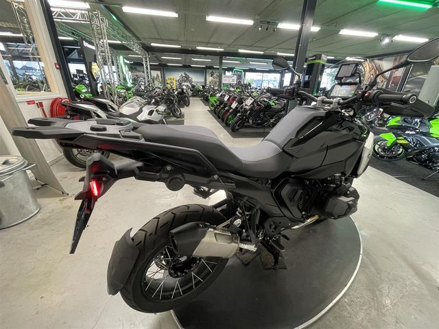 bmw - r-1300-gs-triple-black