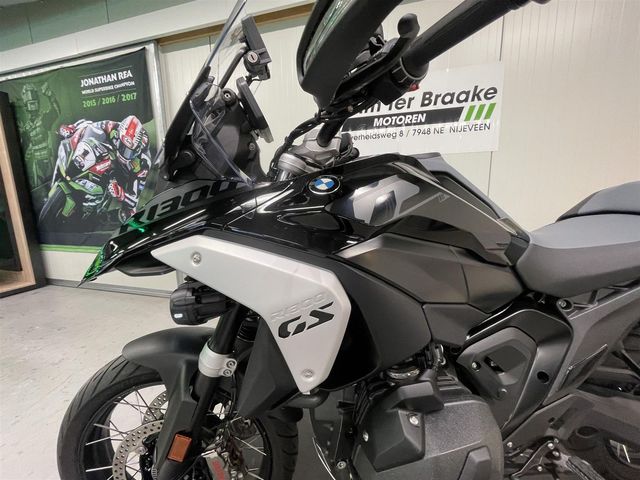 bmw - r-1300-gs-triple-black