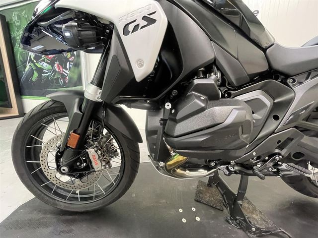 bmw - r-1300-gs-triple-black