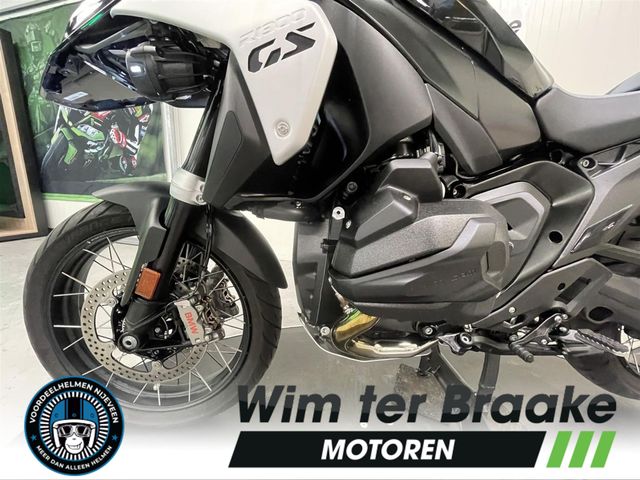 bmw - r-1300-gs-triple-black