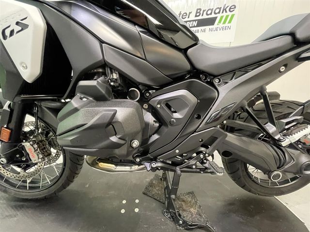 bmw - r-1300-gs-triple-black