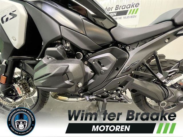 bmw - r-1300-gs-triple-black