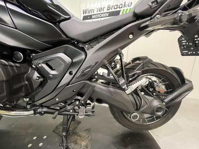 bmw - r-1300-gs-triple-black