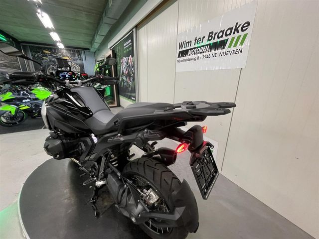 bmw - r-1300-gs-triple-black