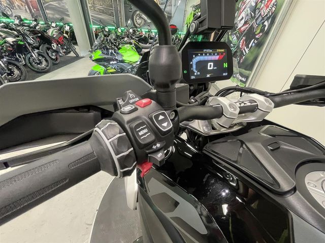 bmw - r-1300-gs-triple-black