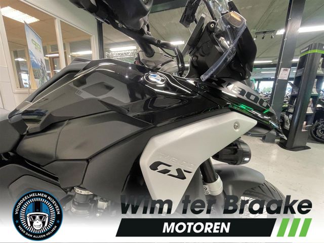 bmw - r-1300-gs-triple-black