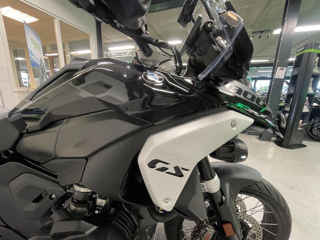 bmw - r-1300-gs-triple-black