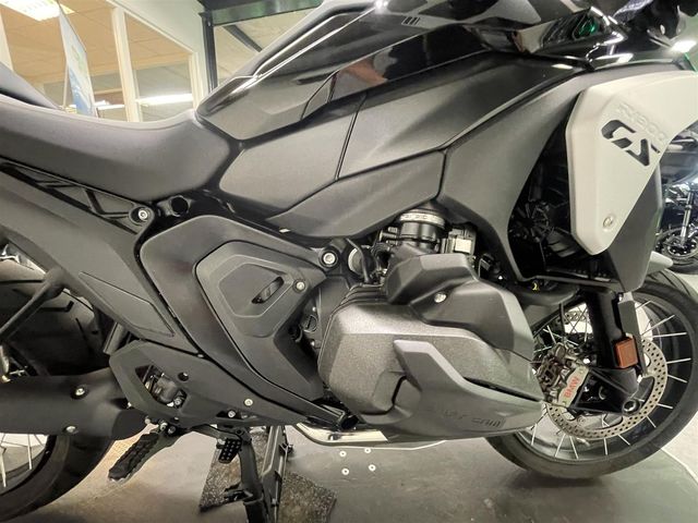 bmw - r-1300-gs-triple-black