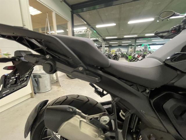 bmw - r-1300-gs-triple-black