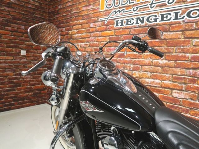 harley-davidson - heritage-softail-classic-flstc