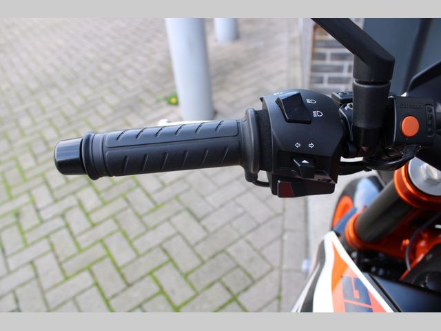 ktm - 690-duke-r