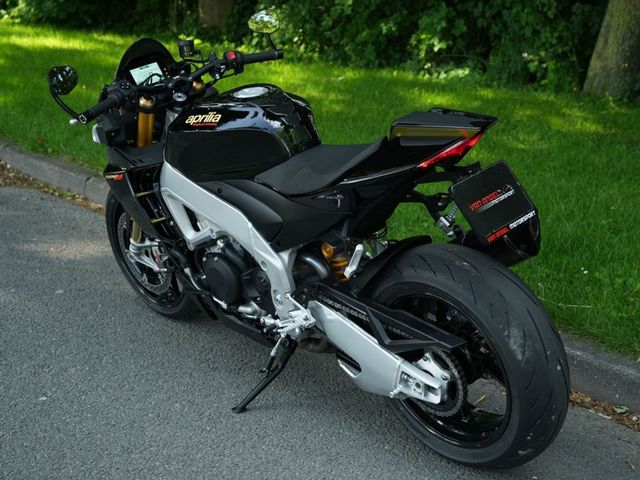 aprilia - tuono-v4-factory