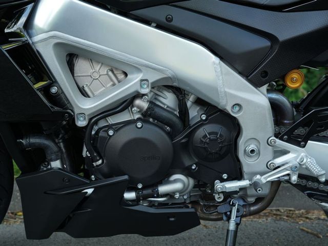 aprilia - tuono-v4-factory