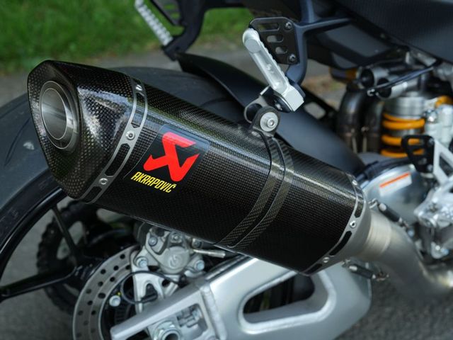 aprilia - tuono-v4-factory