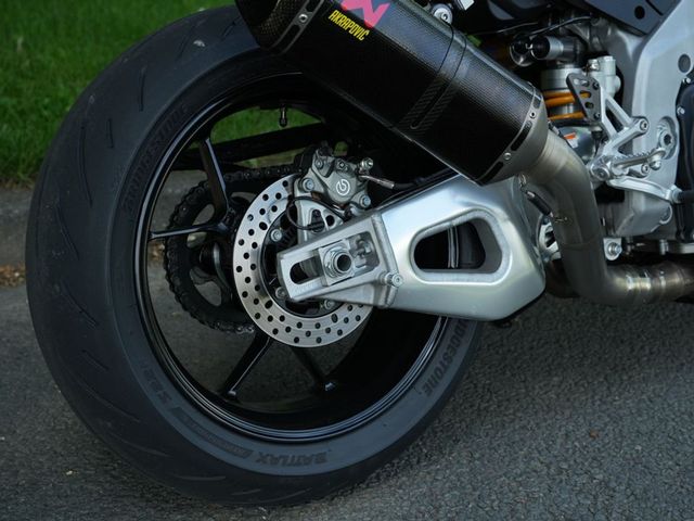 aprilia - tuono-v4-factory