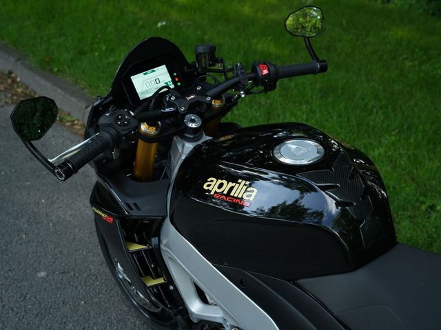 aprilia - tuono-v4-factory