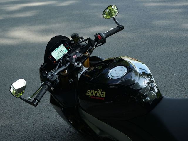 aprilia - tuono-v4-factory