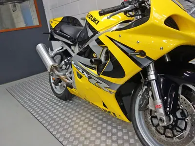 SUZUKI GSX-R 750 – foto 4