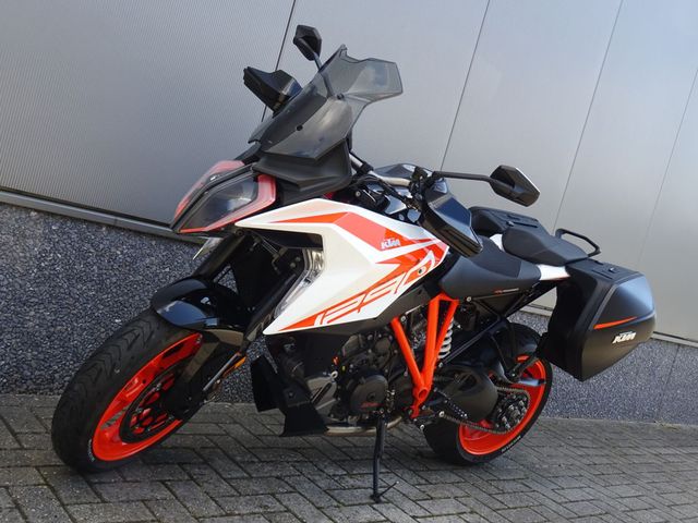 ktm - 1290-super-duke-gt