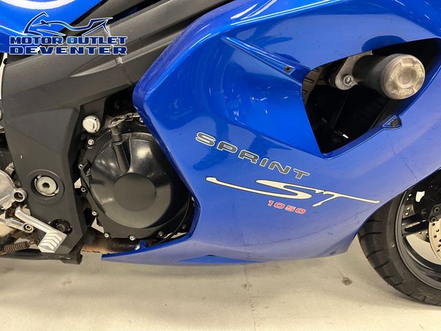 triumph - sprint-st-1050