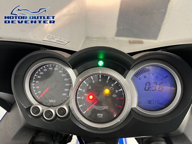 triumph - sprint-st-1050