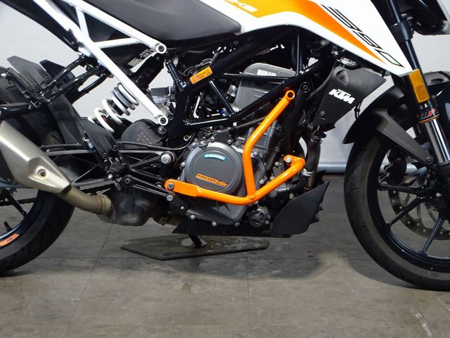 ktm - 390-duke-abs