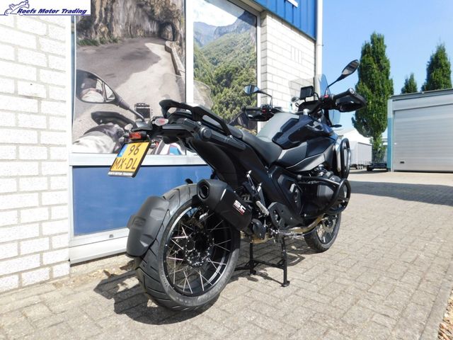 bmw - r-1300-gs-triple-black