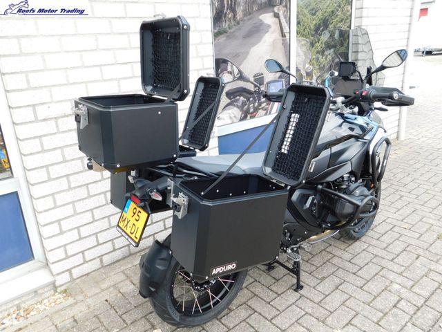bmw - r-1300-gs-triple-black