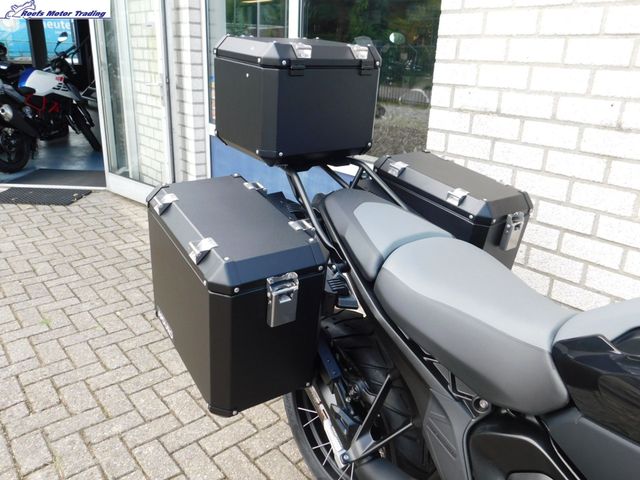 bmw - r-1300-gs-triple-black